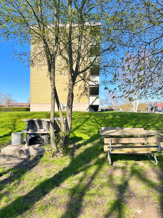 Privat One Bedroom Apartment With Free Parking オーデンセ エクステリア 写真